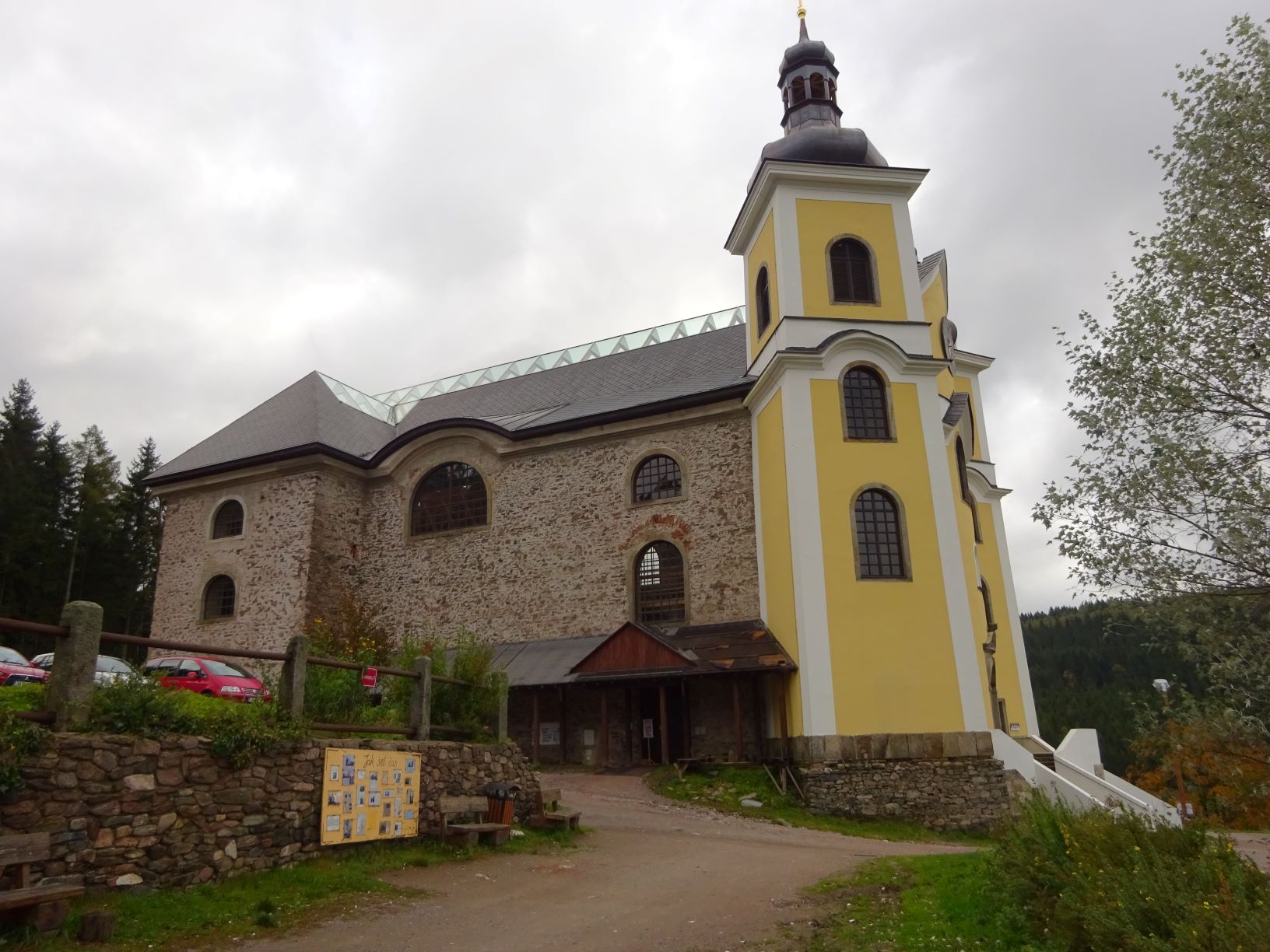 Kostel Nanebevzetí Panny Marie v Neratově