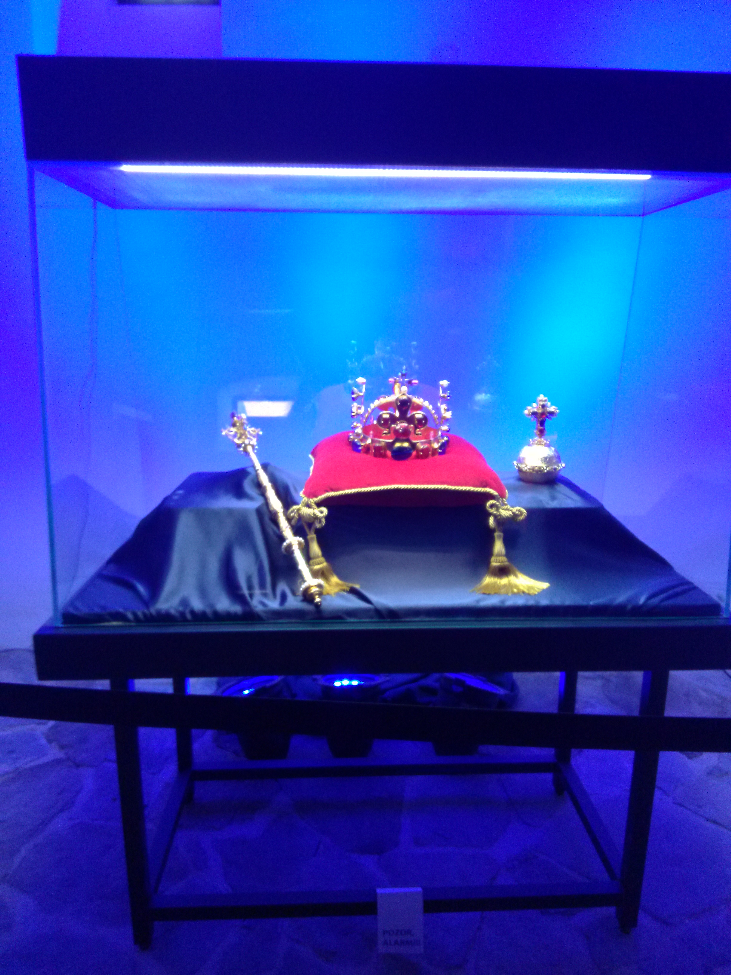 Nakonec jsme si mohli prohlédnout zblízka i korunovační klenoty