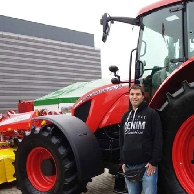 Ty traktory jsou čím dál větší a větší :-)