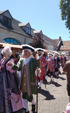 Krásné dobové kostýmy