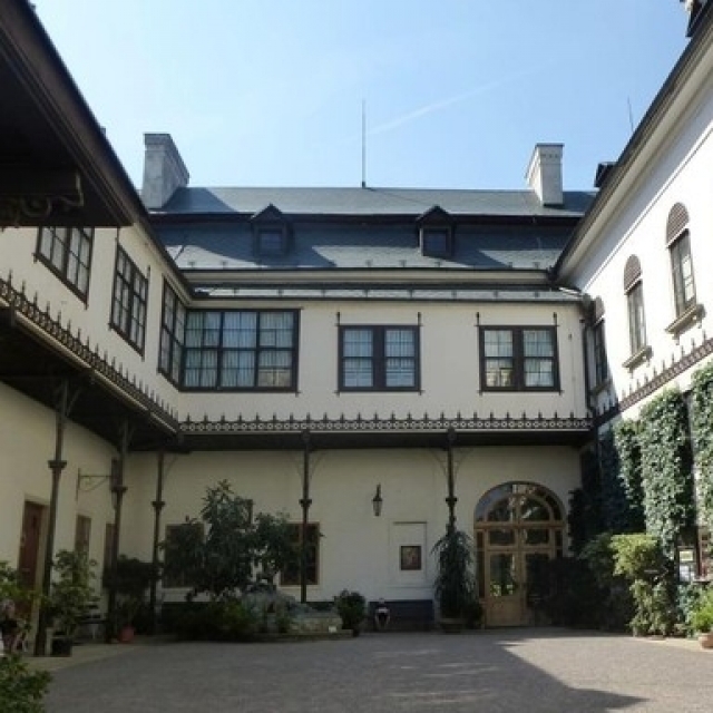 Státní zámek Slatiňany