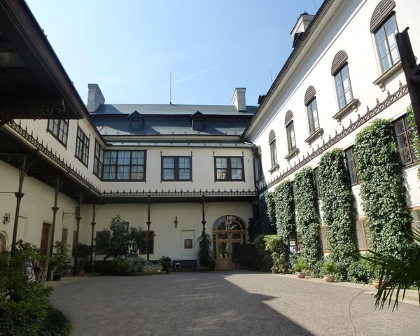 Státní zámek Slatiňany