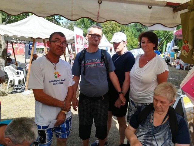 Své dovednosti si přišli vyzkoušet i někteří uživatelé služby chráněné bydlení