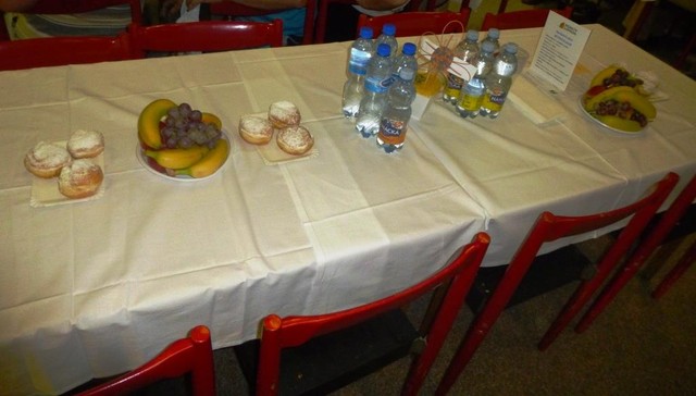 Občerstvení je přichystané a už se čeká jen na tanečníky