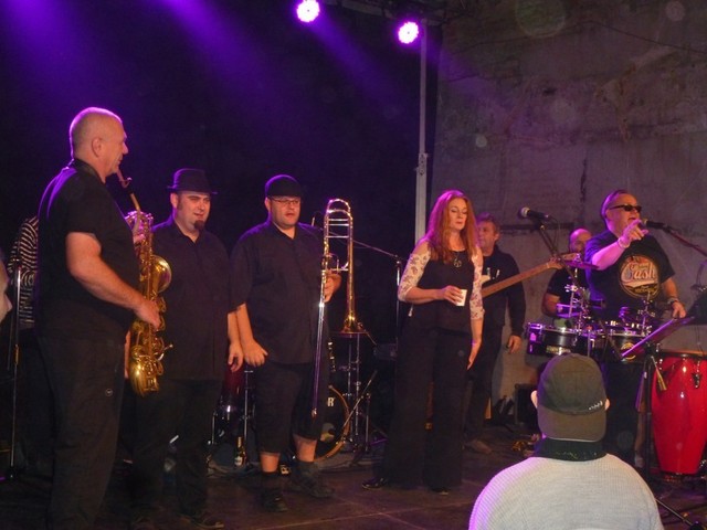 Hudební skupina Sto zvířat