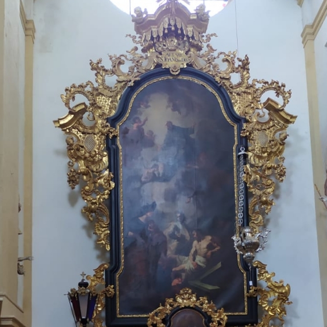 Zdobený oltář v kapli