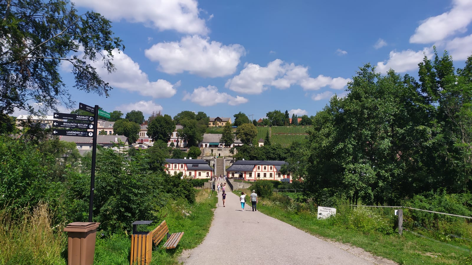 Dlouhá cesta k hospitálu Kuks