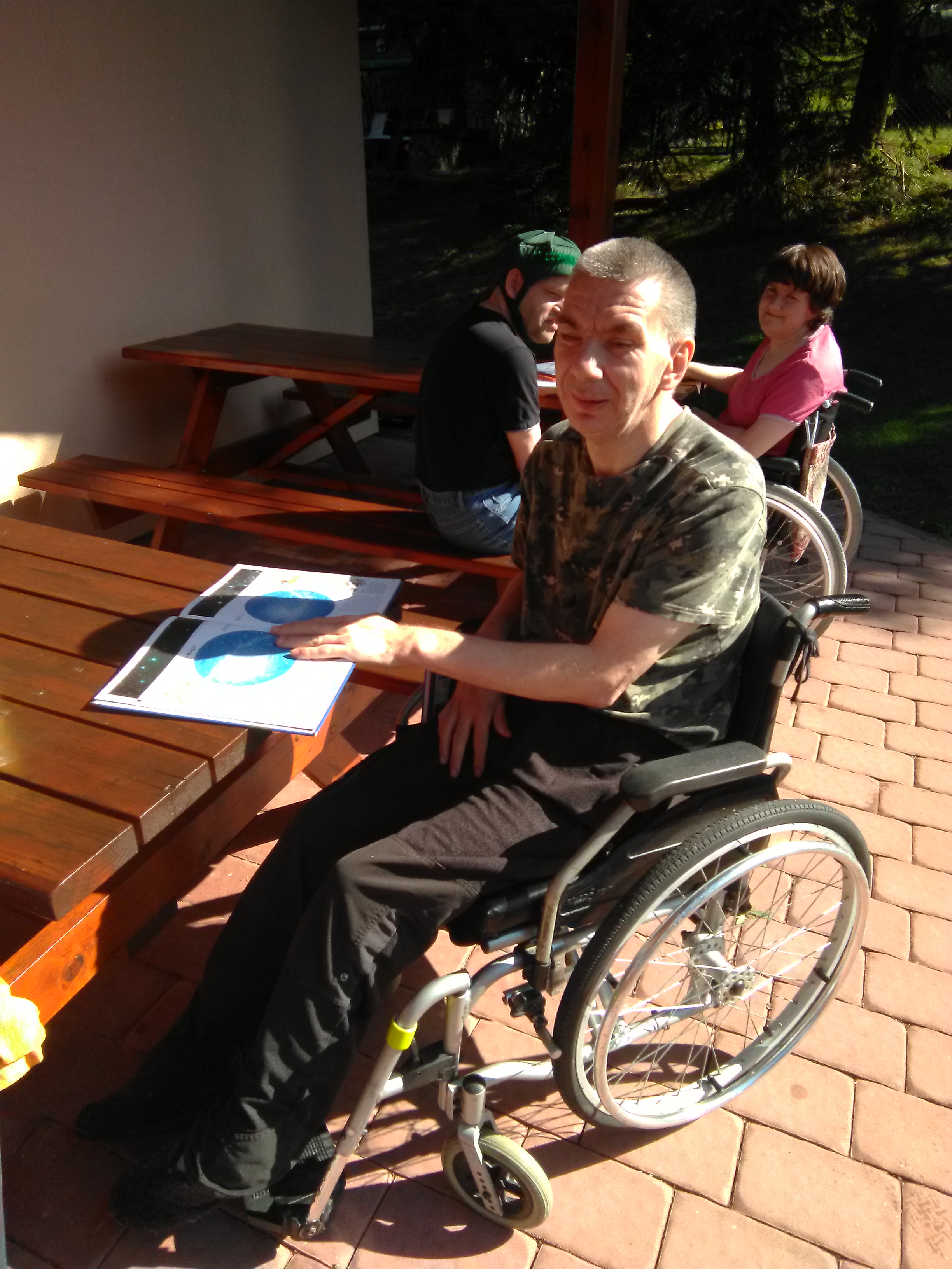 Každý si zde našel své - prohlížel oblíbené knihy