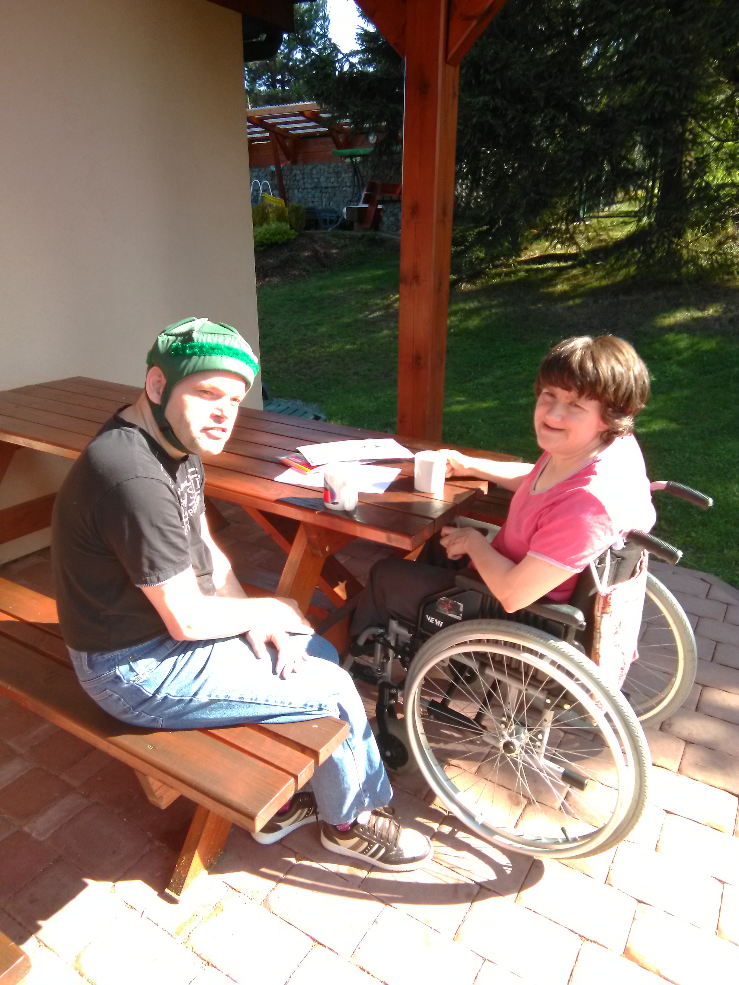 Nebo pili kávičku s přáteli