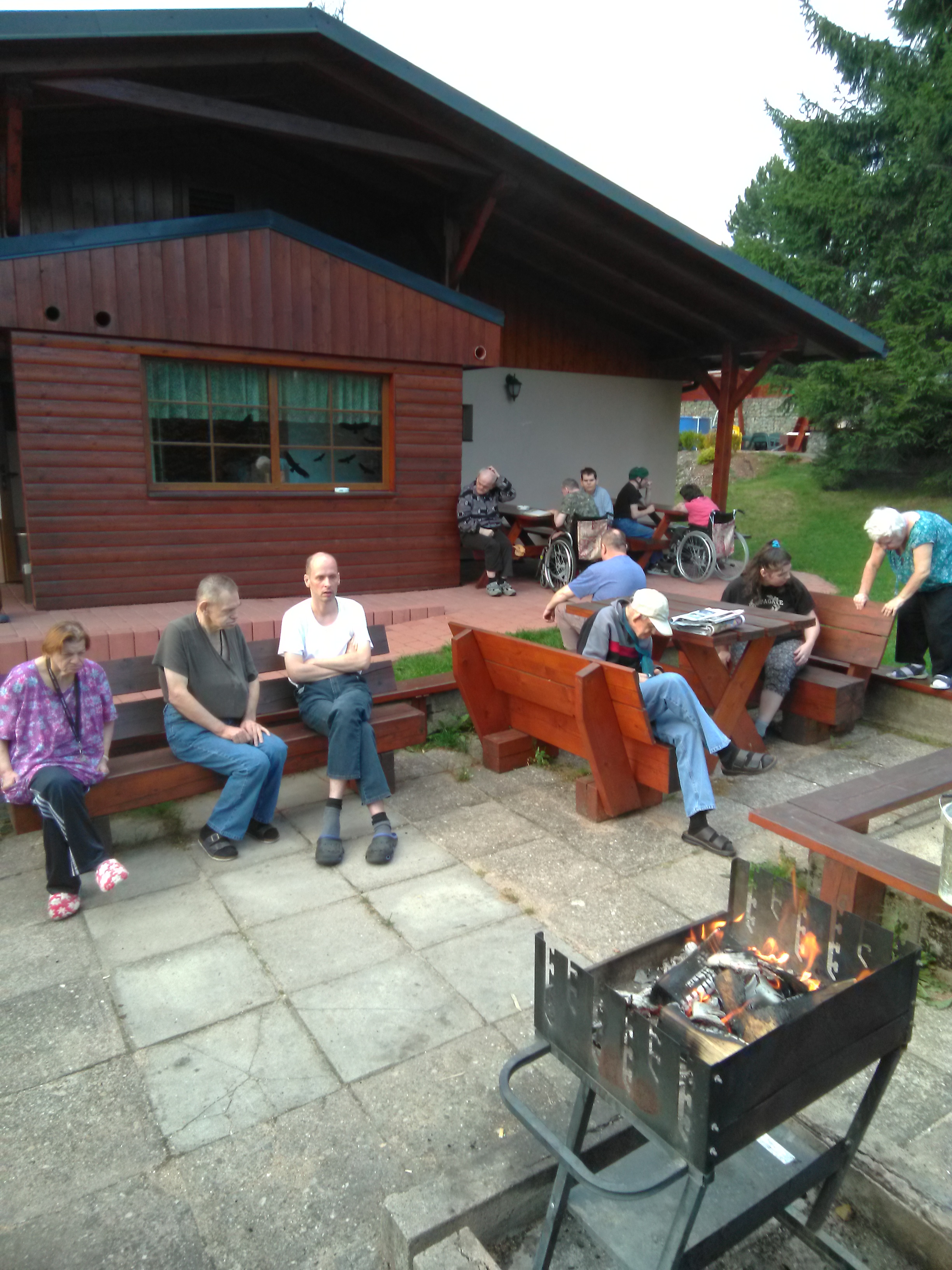 Opékali jsme buřty