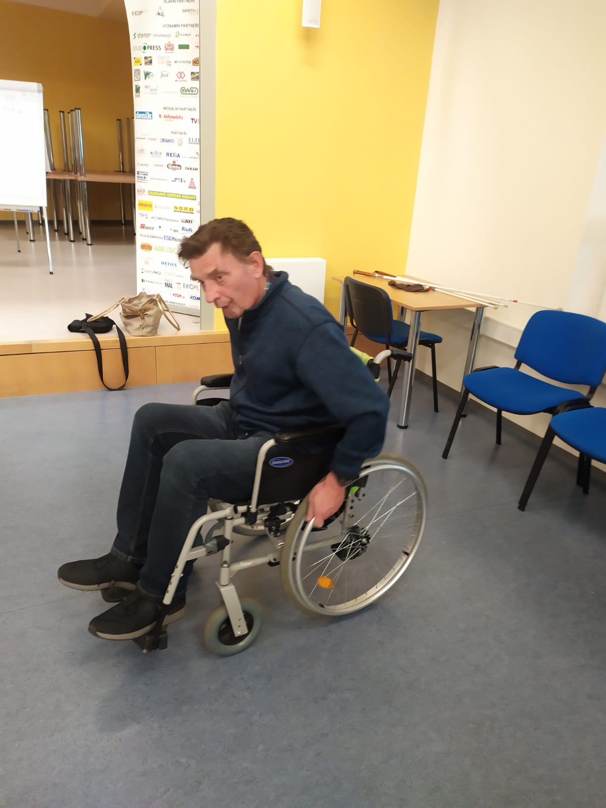 Vyzkoušeli, jaké to je pohybovat se na invalidním vozíku